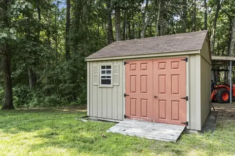 18 Windsor Boulevard Londonderry NH 03053
