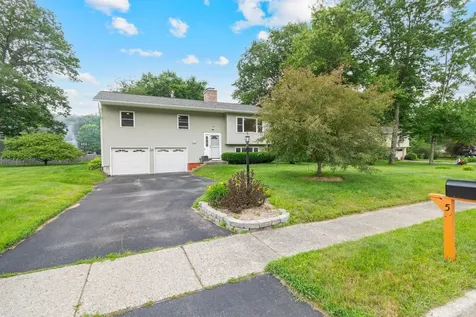 5 Patricia Place Essex VT 05452