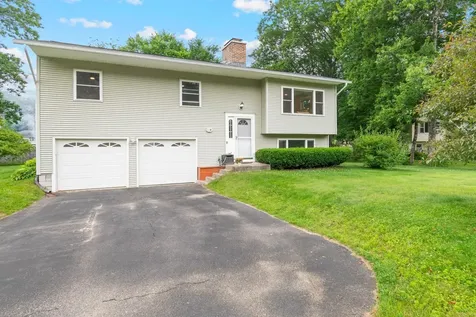 5 Patricia Place Essex VT 05452