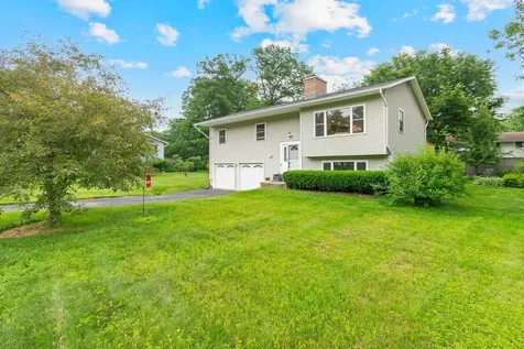 5 Patricia Place Essex VT 05452