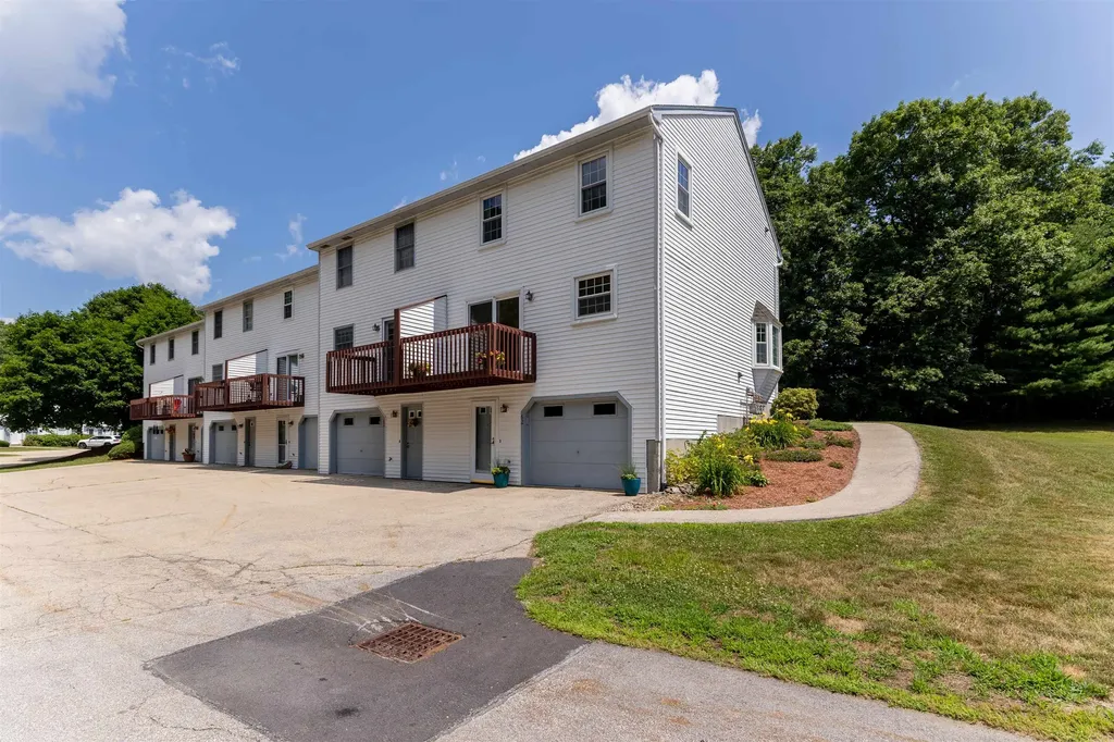 62 Lochmere Lane Nashua NH 03063