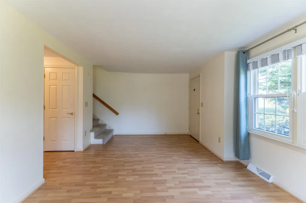 62 Lochmere Lane Nashua NH 03063