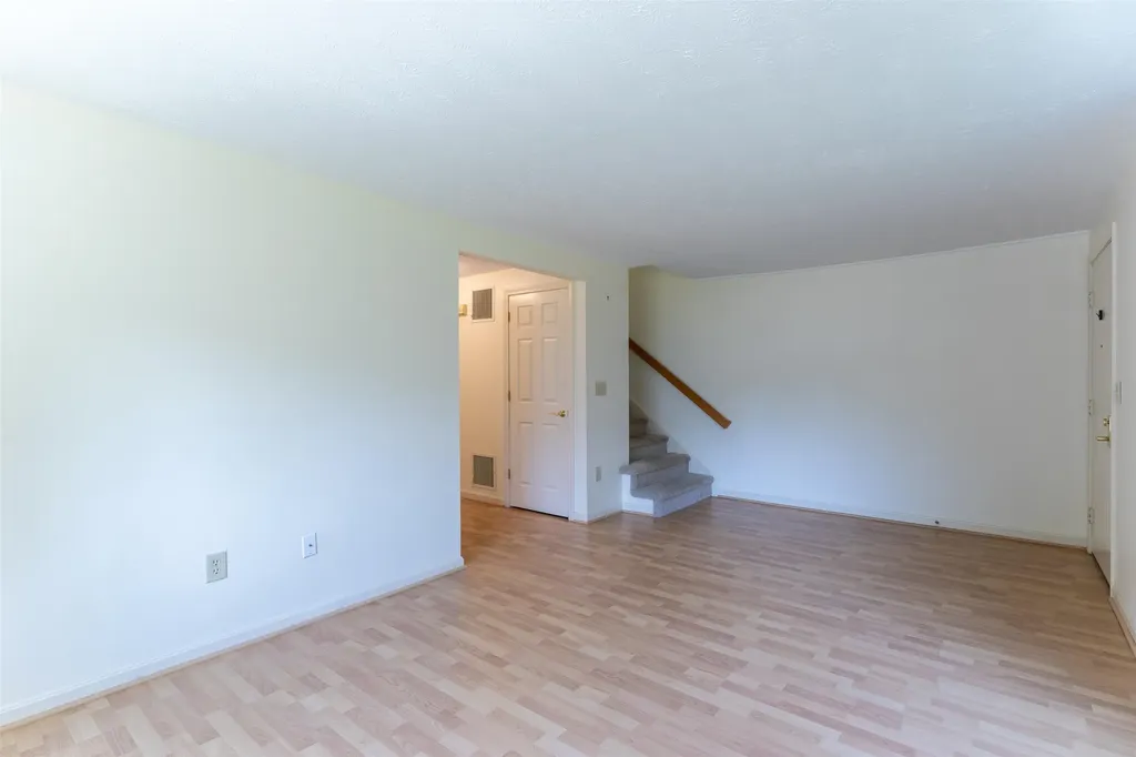 62 Lochmere Lane Nashua NH 03063