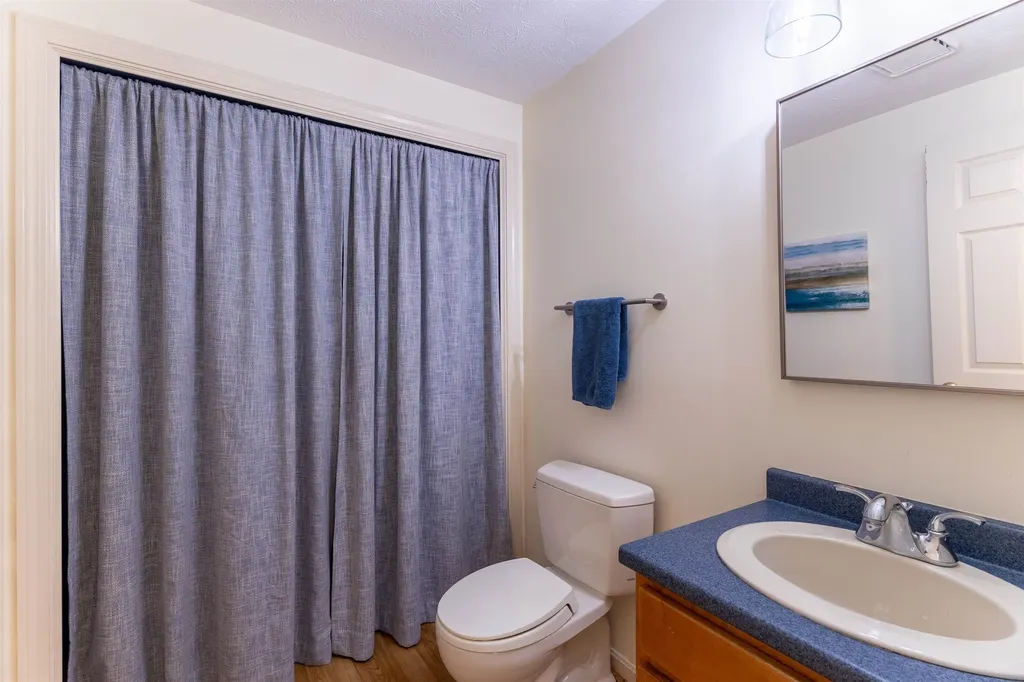 62 Lochmere Lane Nashua NH 03063