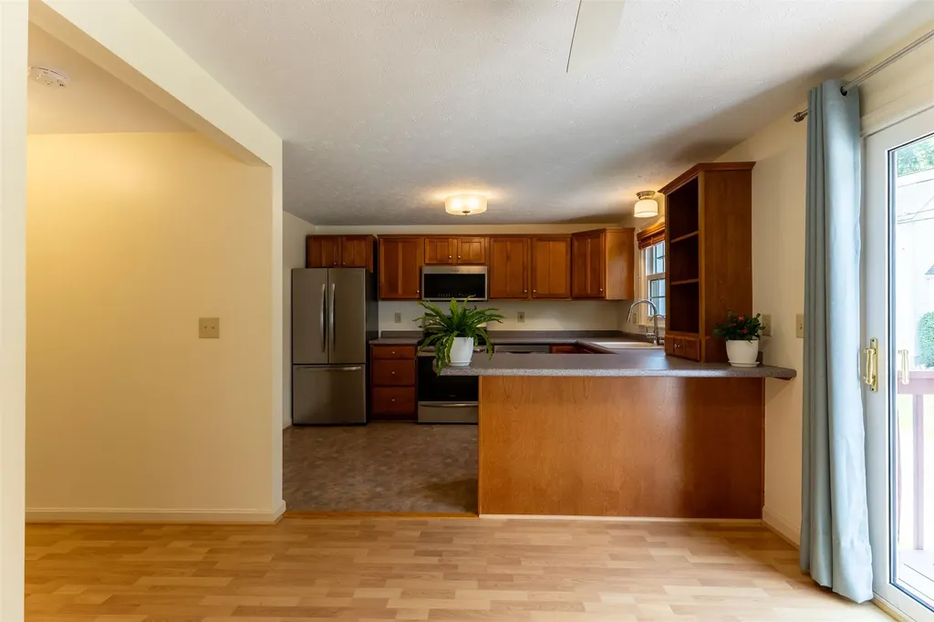 62 Lochmere Lane Nashua NH 03063
