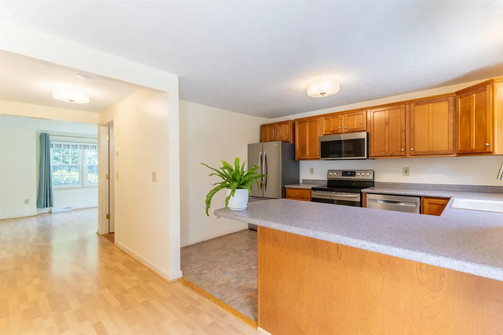 62 Lochmere Lane Nashua NH 03063