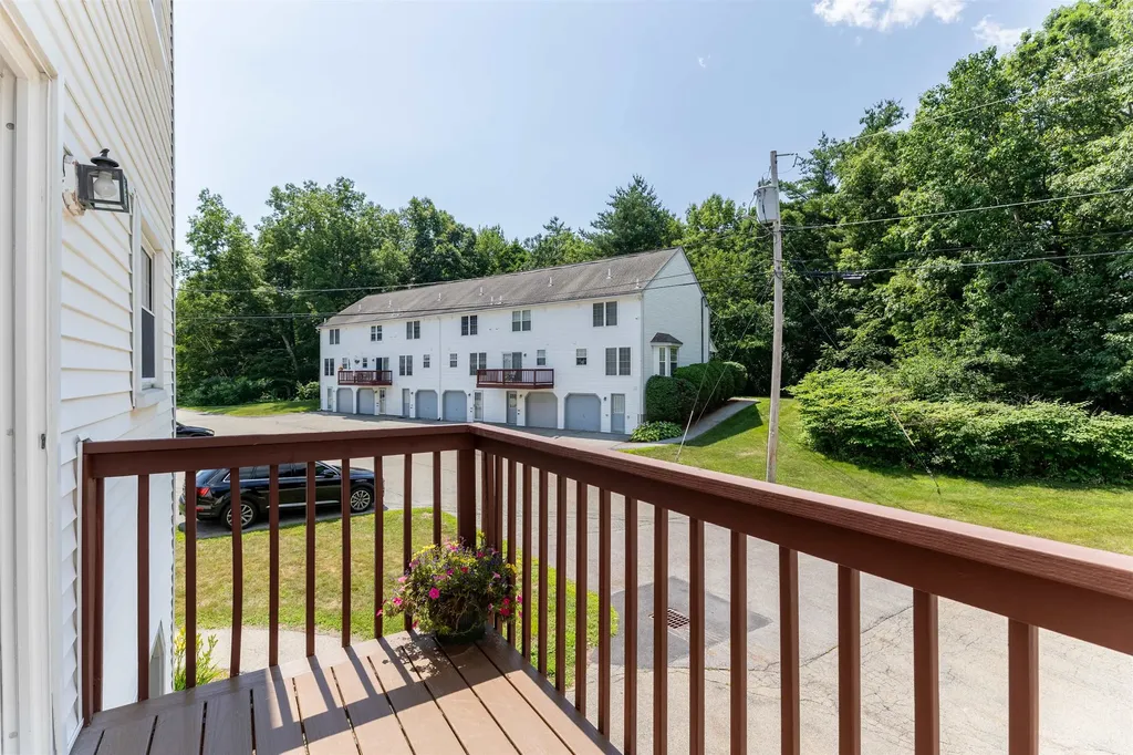 62 Lochmere Lane Nashua NH 03063