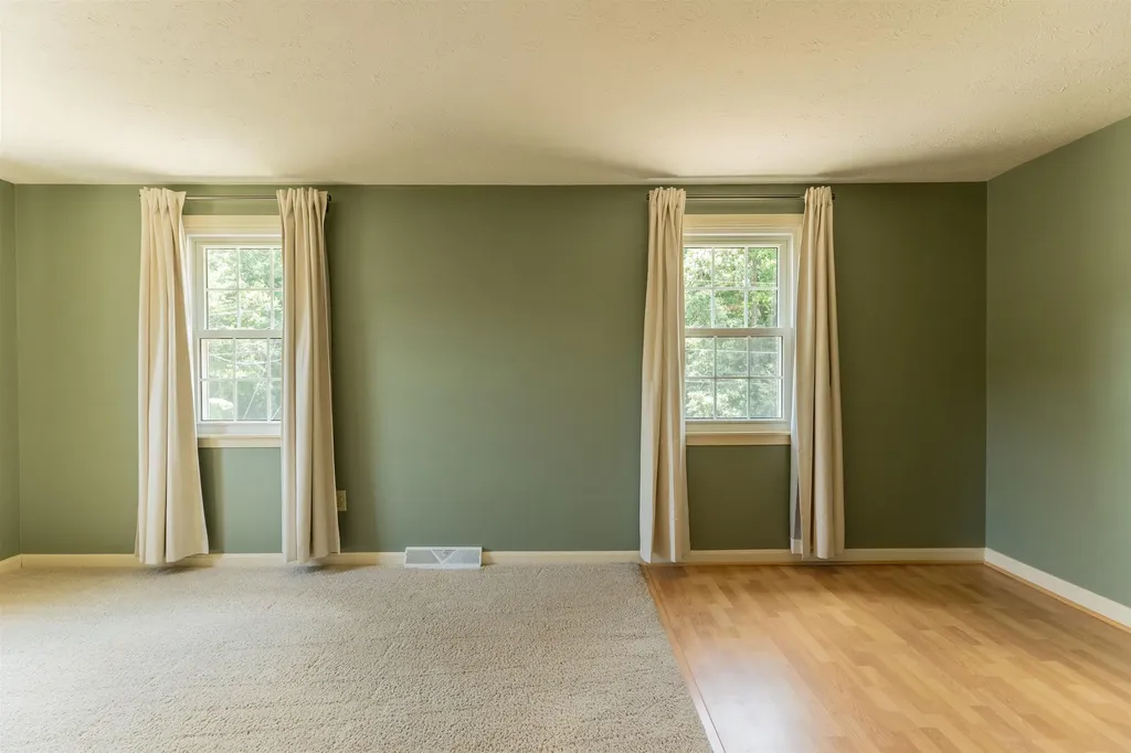62 Lochmere Lane Nashua NH 03063