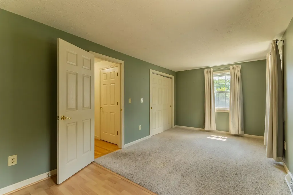 62 Lochmere Lane Nashua NH 03063