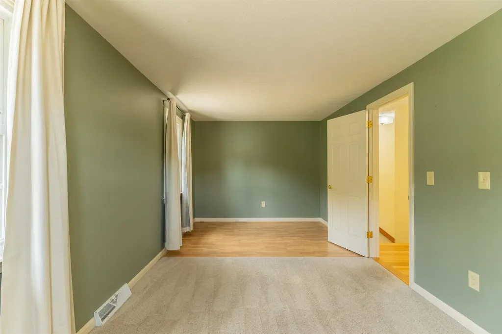 62 Lochmere Lane Nashua NH 03063