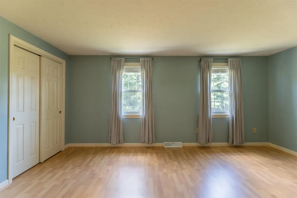 62 Lochmere Lane Nashua NH 03063