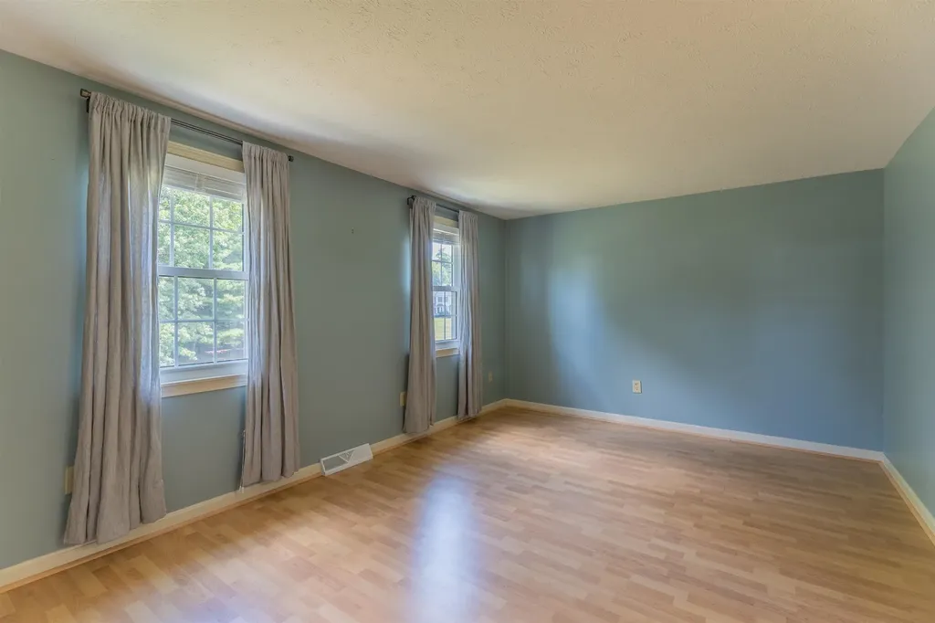 62 Lochmere Lane Nashua NH 03063