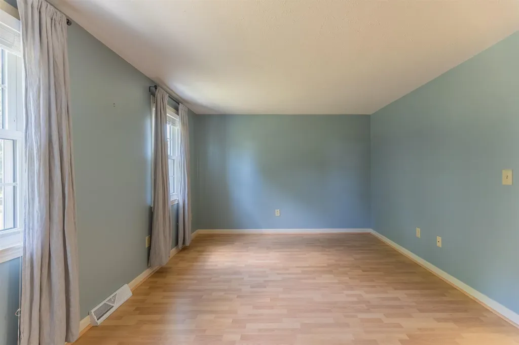 62 Lochmere Lane Nashua NH 03063