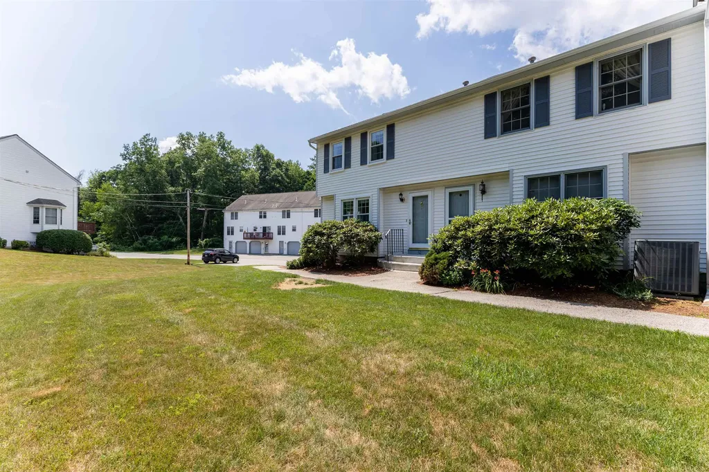 62 Lochmere Lane Nashua NH 03063