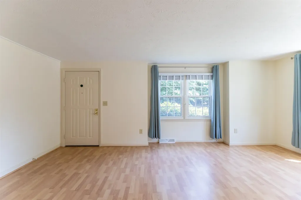 62 Lochmere Lane Nashua NH 03063