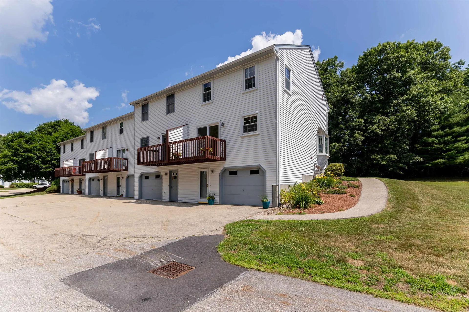 62 Lochmere Lane Nashua NH 03063