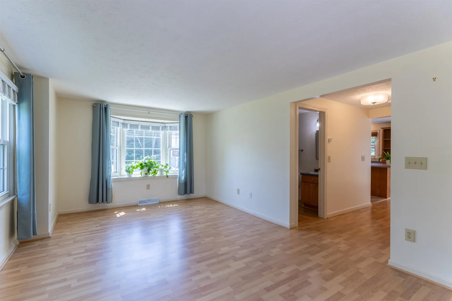 62 Lochmere Lane Nashua NH 03063