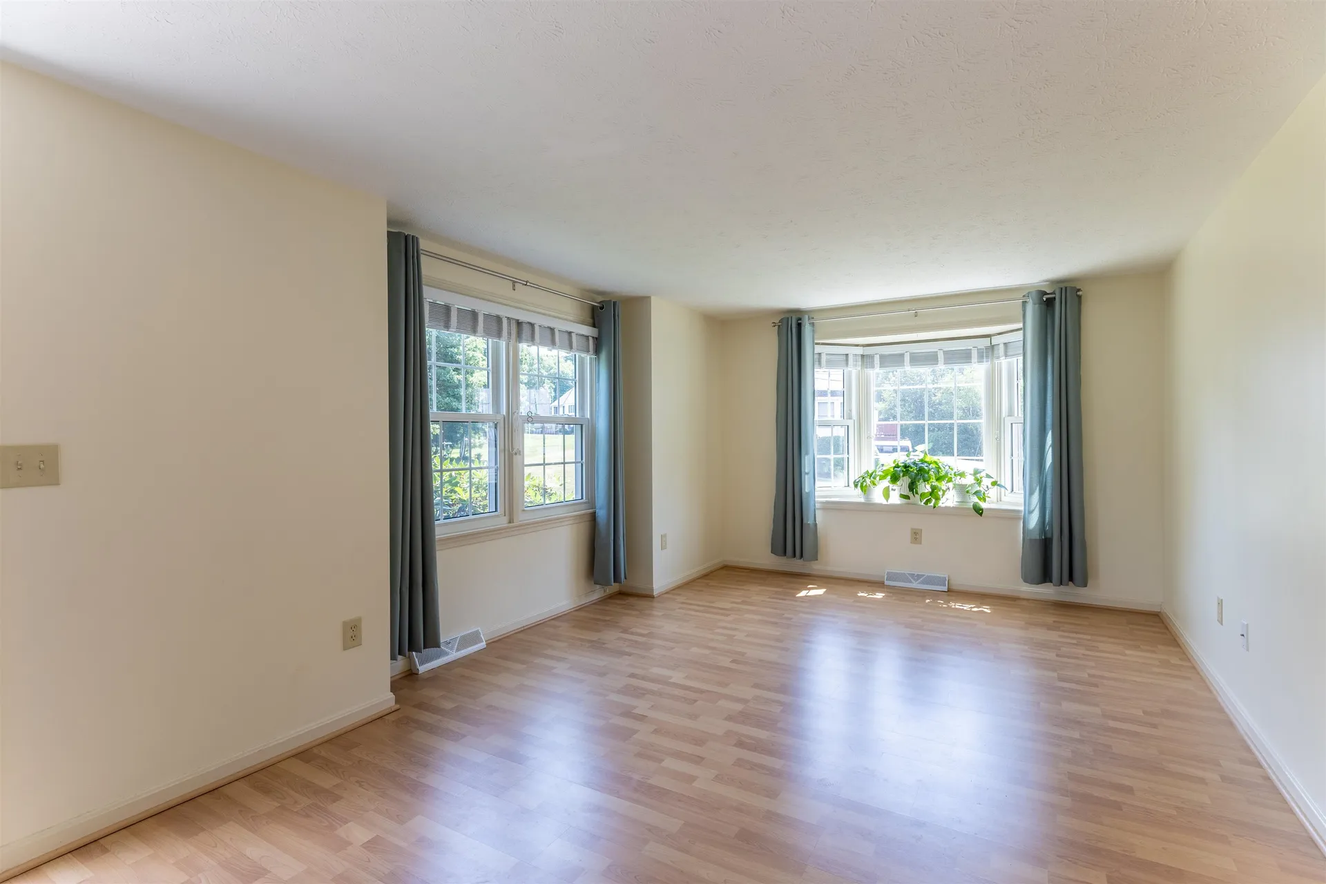 62 Lochmere Lane Nashua NH 03063