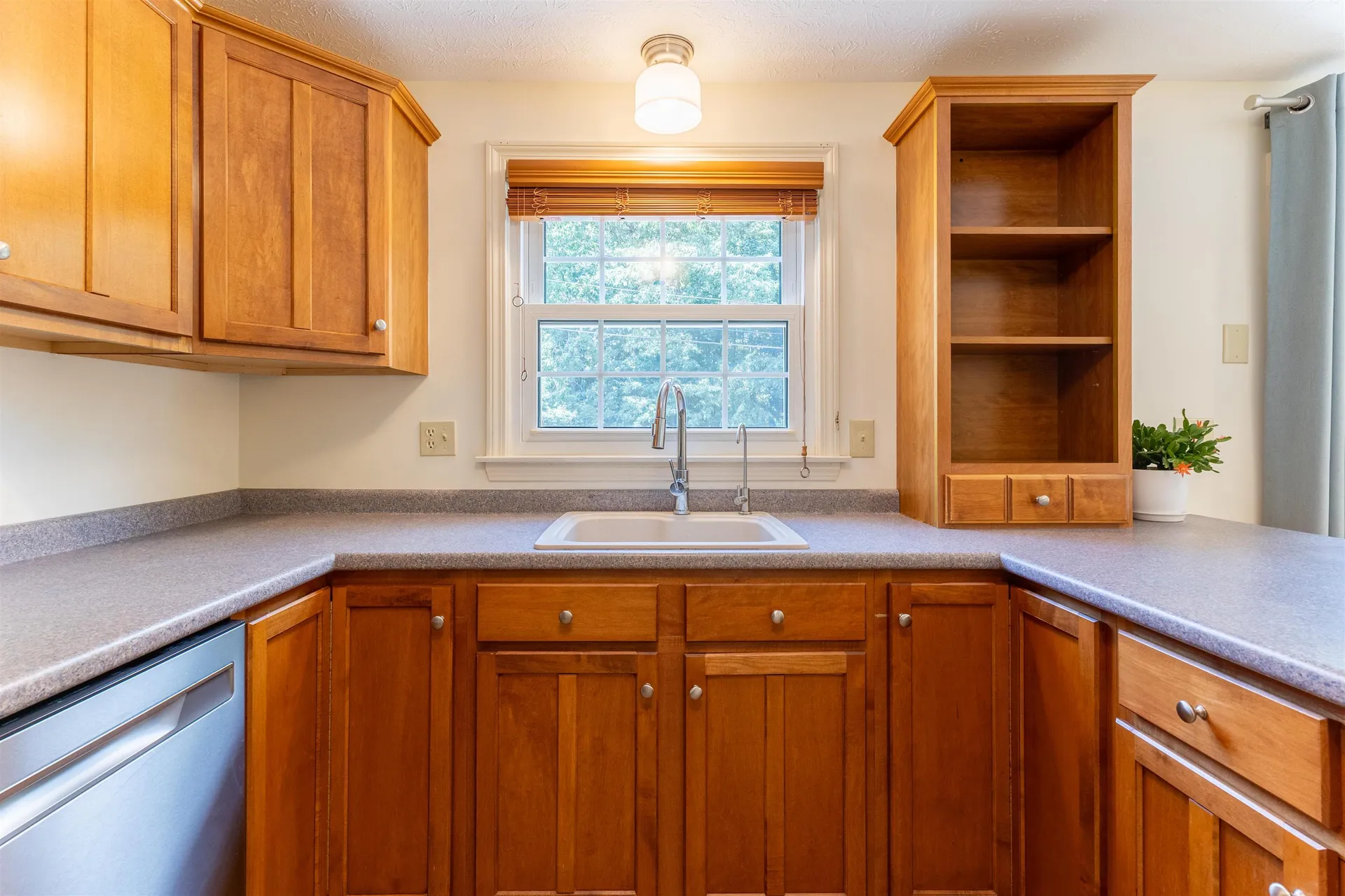 62 Lochmere Lane Nashua NH 03063