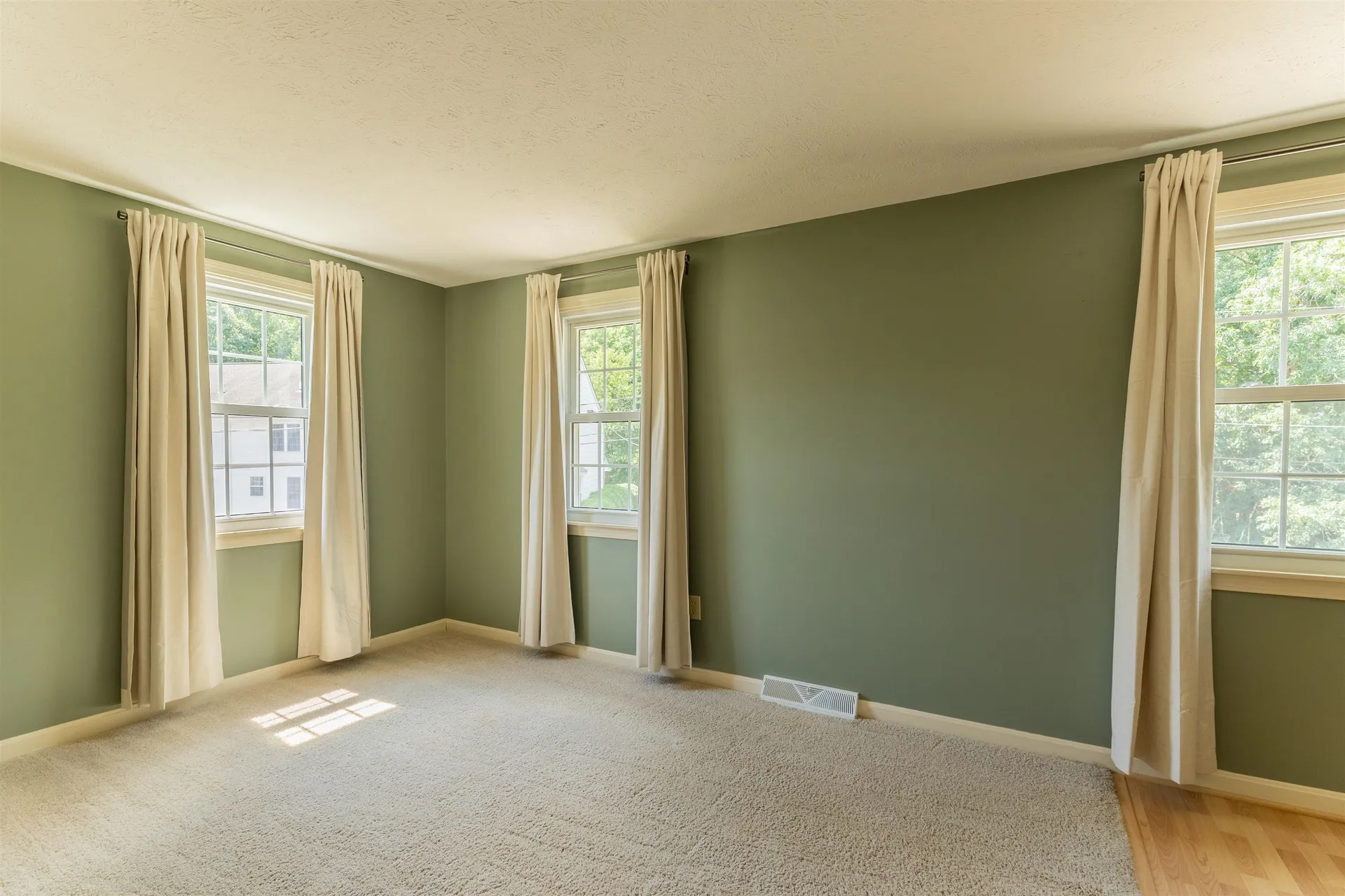 62 Lochmere Lane Nashua NH 03063
