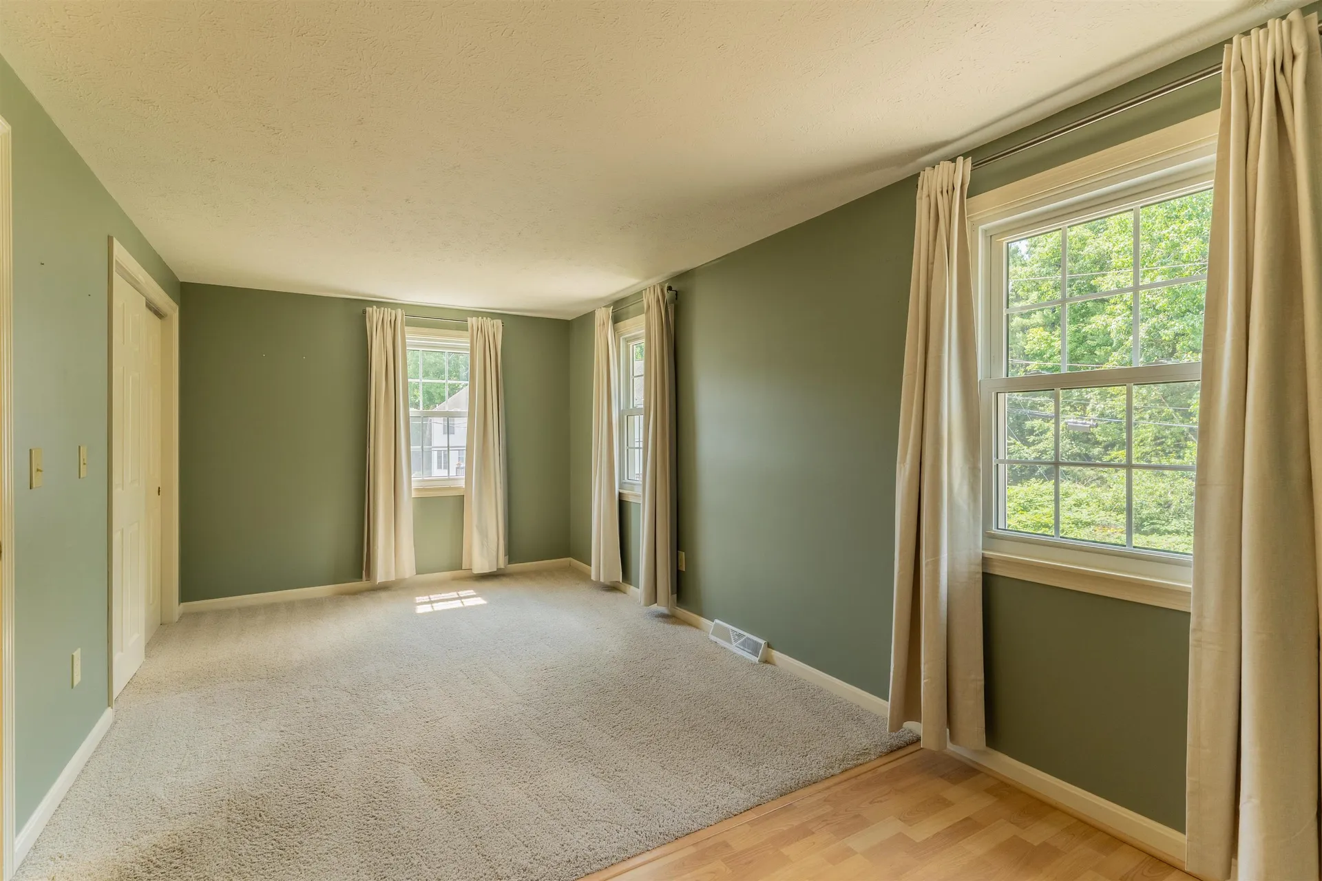 62 Lochmere Lane Nashua NH 03063