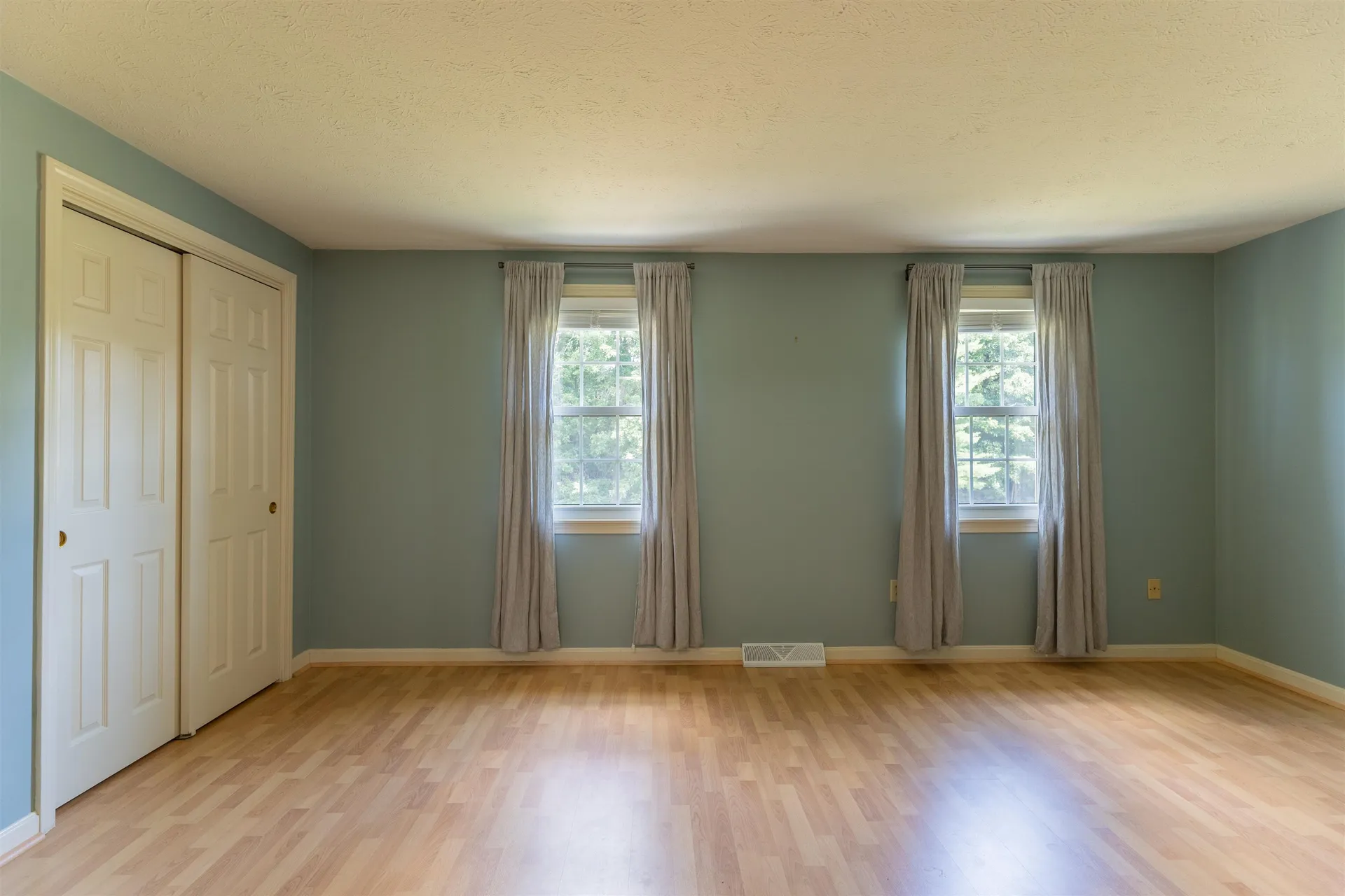 62 Lochmere Lane Nashua NH 03063