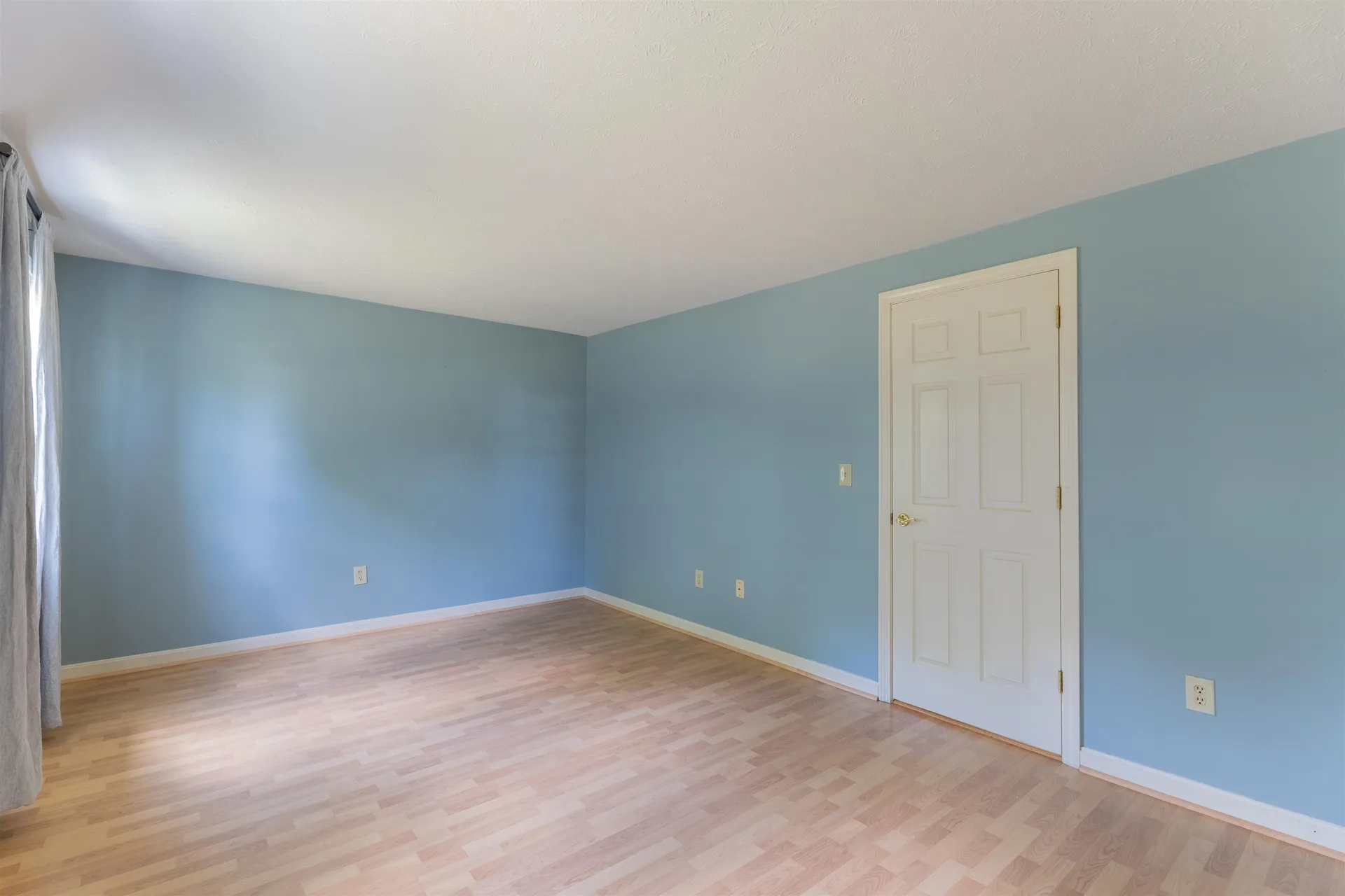 62 Lochmere Lane Nashua NH 03063