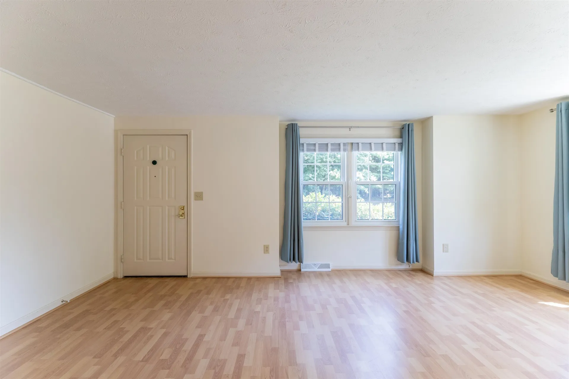 62 Lochmere Lane Nashua NH 03063