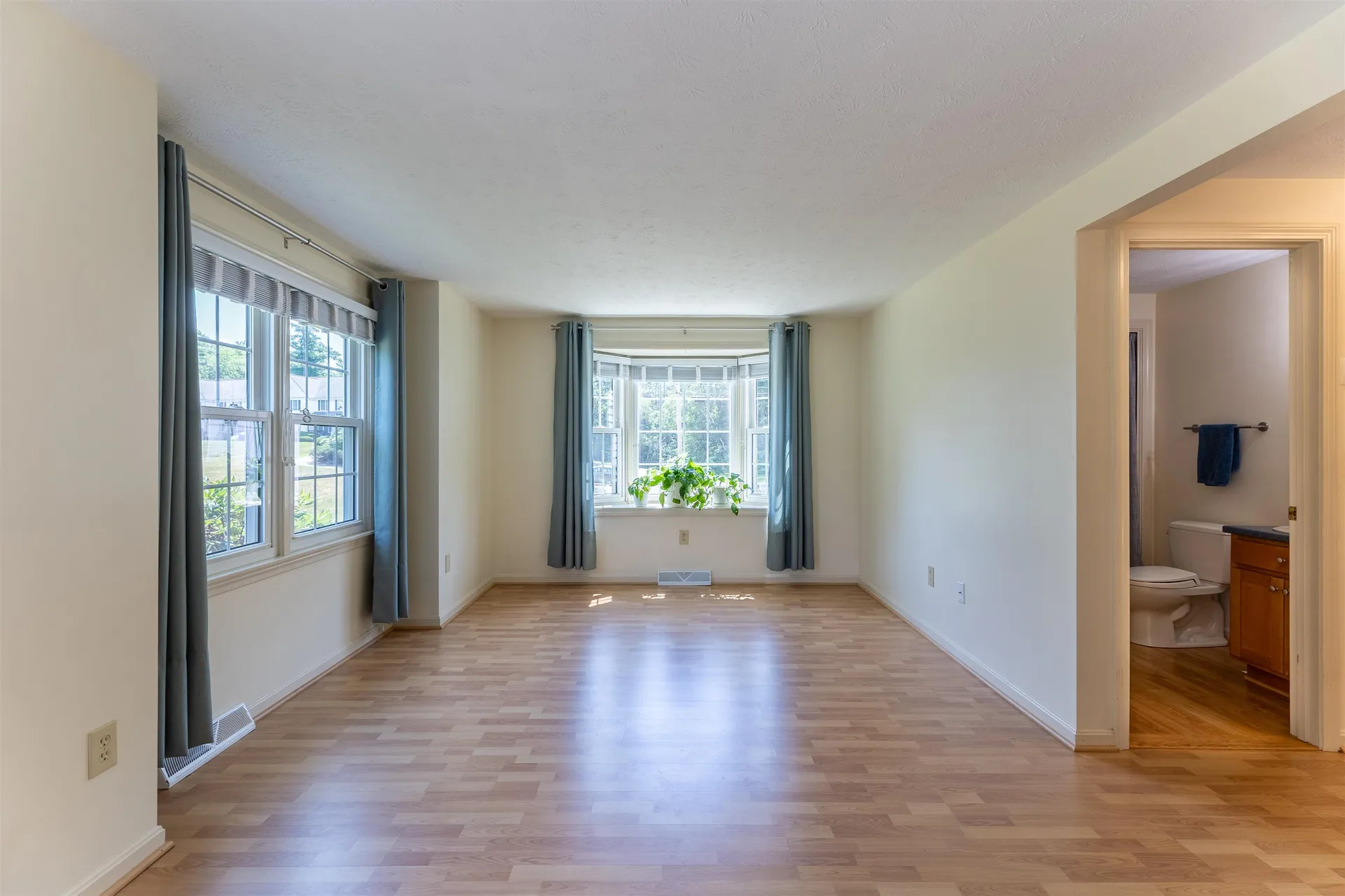 62 Lochmere Lane Nashua NH 03063