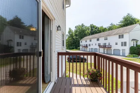 62 Lochmere Lane Nashua NH 03063