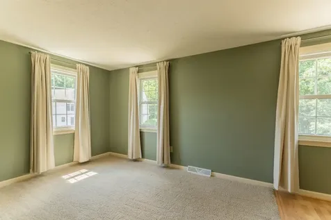 62 Lochmere Lane Nashua NH 03063