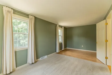 62 Lochmere Lane Nashua NH 03063