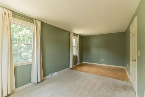 62 Lochmere Lane Nashua NH 03063