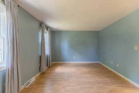 62 Lochmere Lane Nashua NH 03063