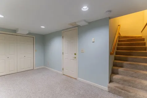 62 Lochmere Lane Nashua NH 03063