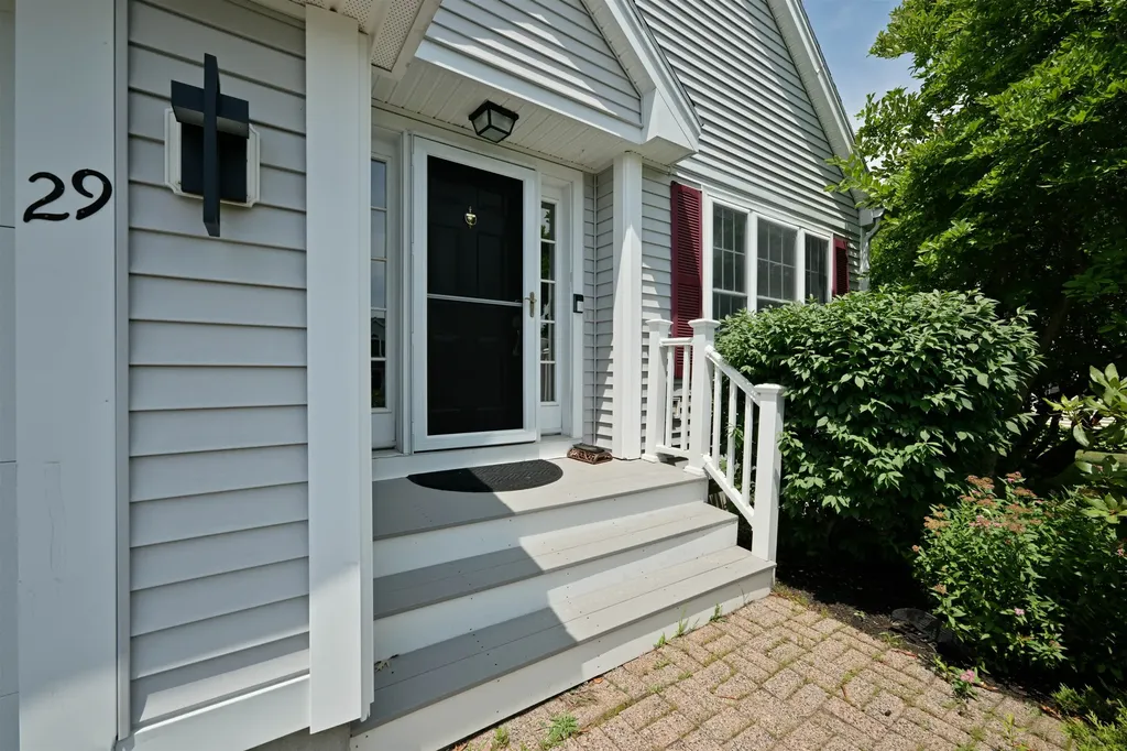 29 Augusta Way Dover NH 03820
