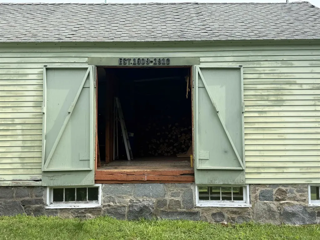 128 North Road Sandown NH 03873