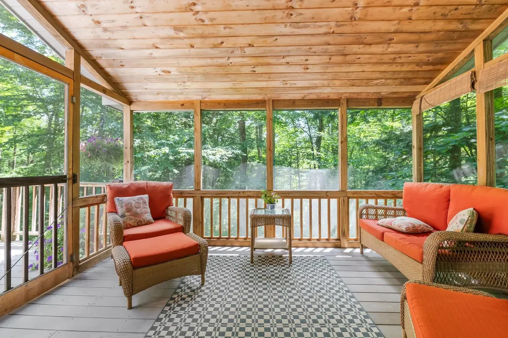 21 Hummingbird Hill Grantham NH 03753