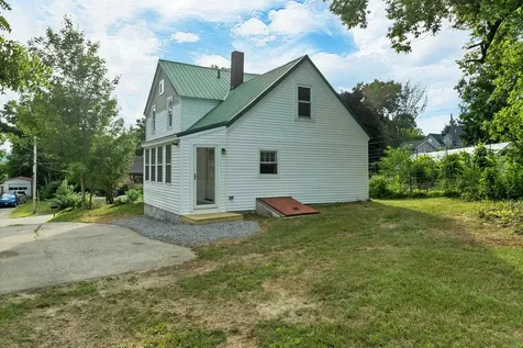 17 Charles Street Franklin NH 03235