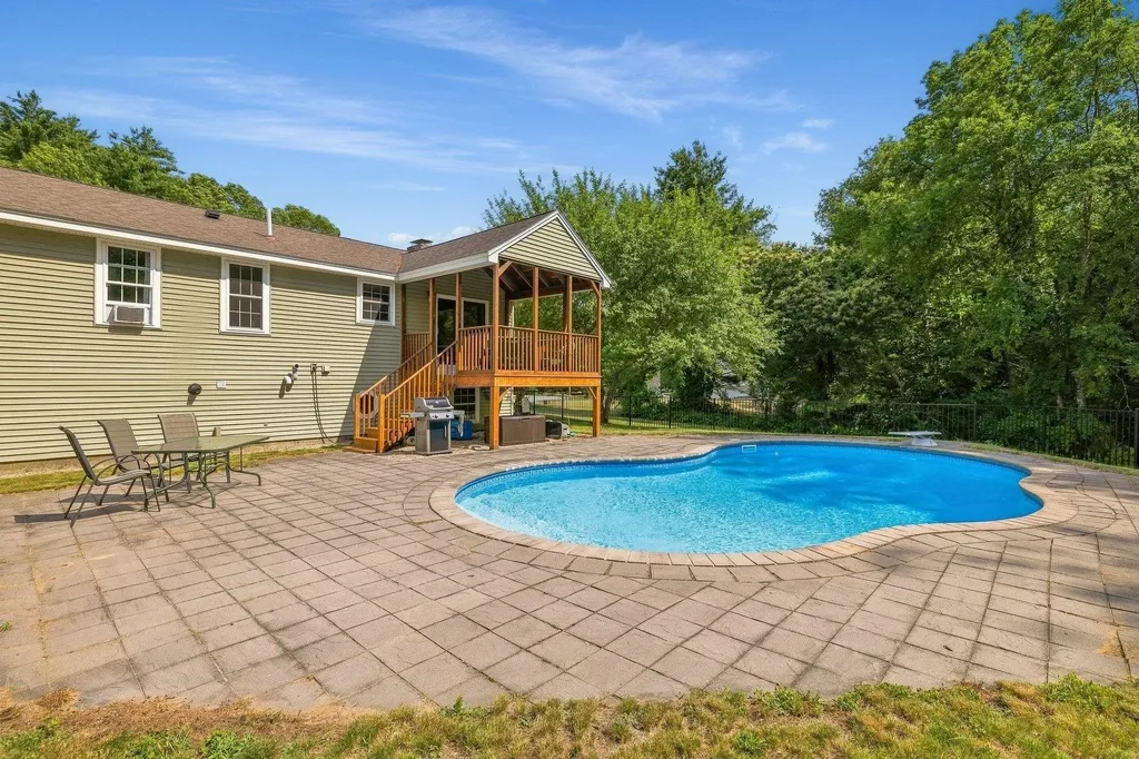 23 Birnum Woods Road Stratham NH 03885