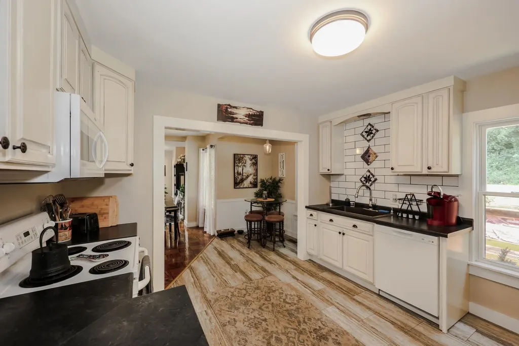 28 Spring Street Hinsdale NH 03451