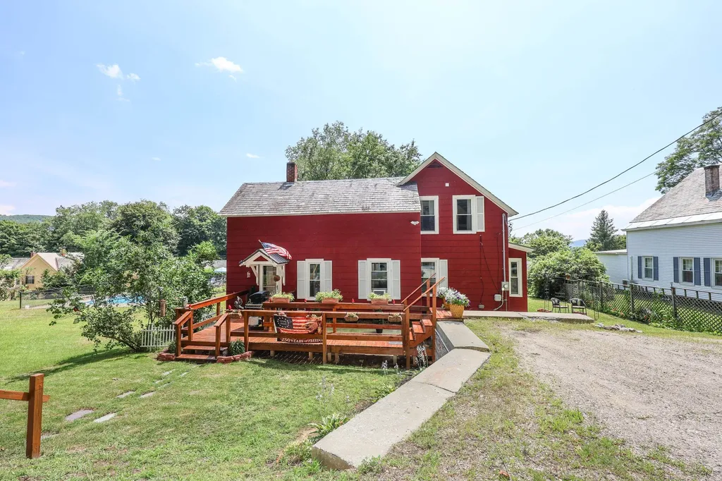 28 Spring Street Hinsdale NH 03451