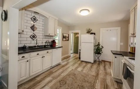 28 Spring Street Hinsdale NH 03451