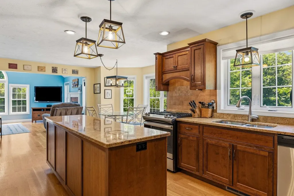 13 Robinson Street Brentwood NH 03833