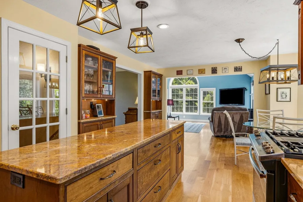 13 Robinson Street Brentwood NH 03833