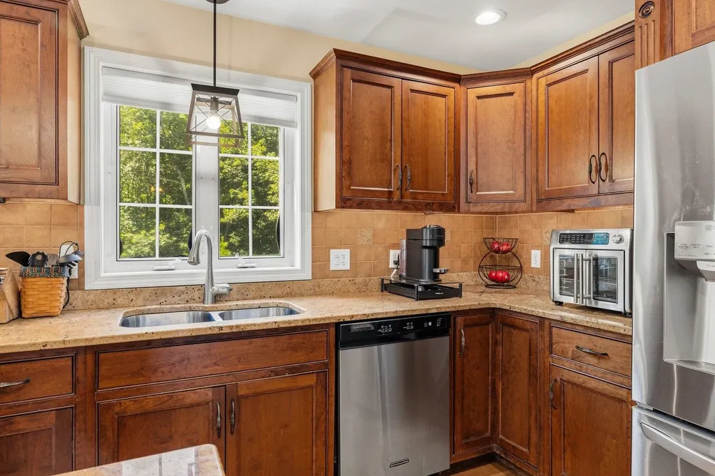13 Robinson Street Brentwood NH 03833