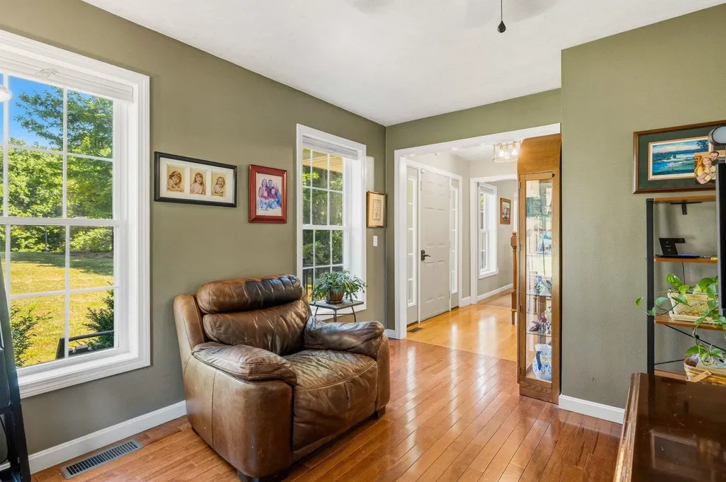 13 Robinson Street Brentwood NH 03833
