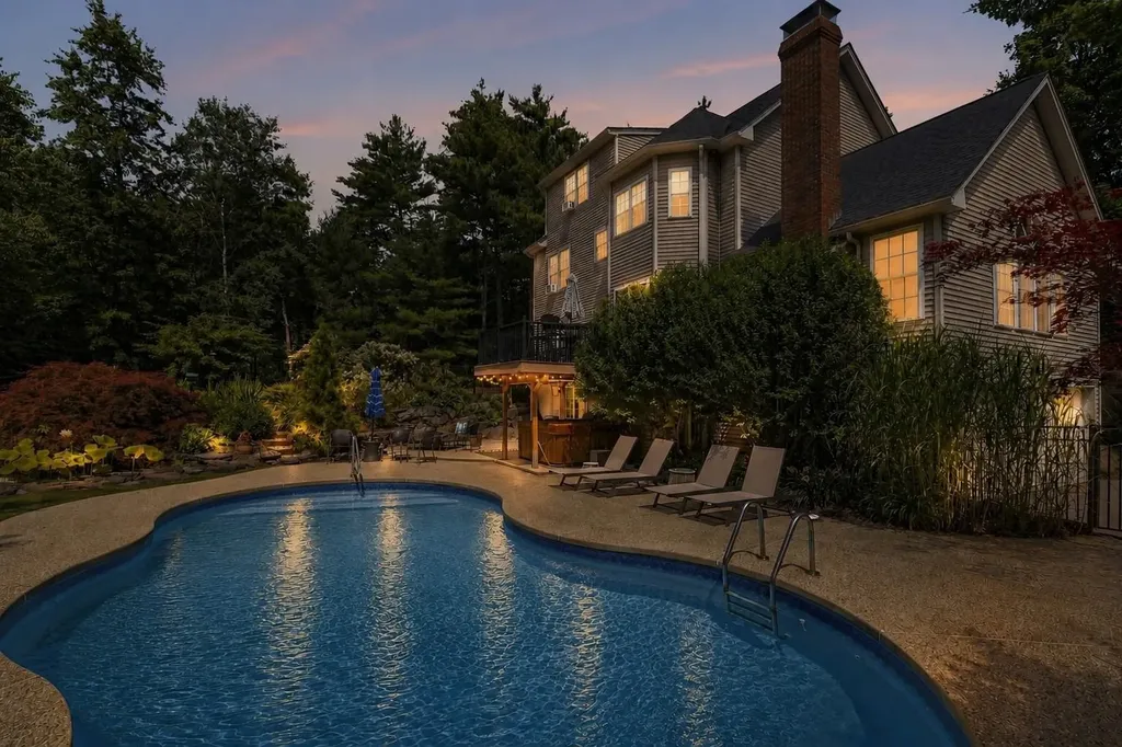 13 Robinson Street Brentwood NH 03833