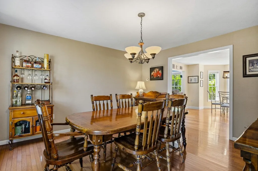 13 Robinson Street Brentwood NH 03833