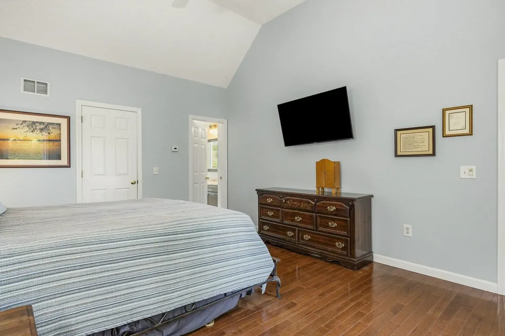 13 Robinson Street Brentwood NH 03833